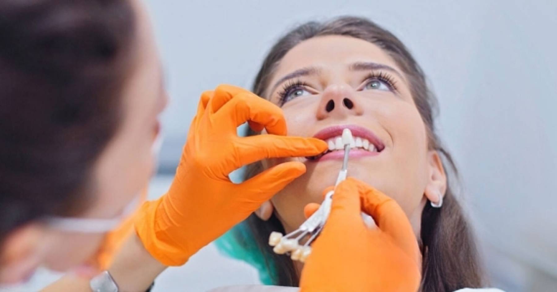 Quando è Necessaria una Protesi Dentale? Le Soluzioni Moderne per Sorridere con Fiducia