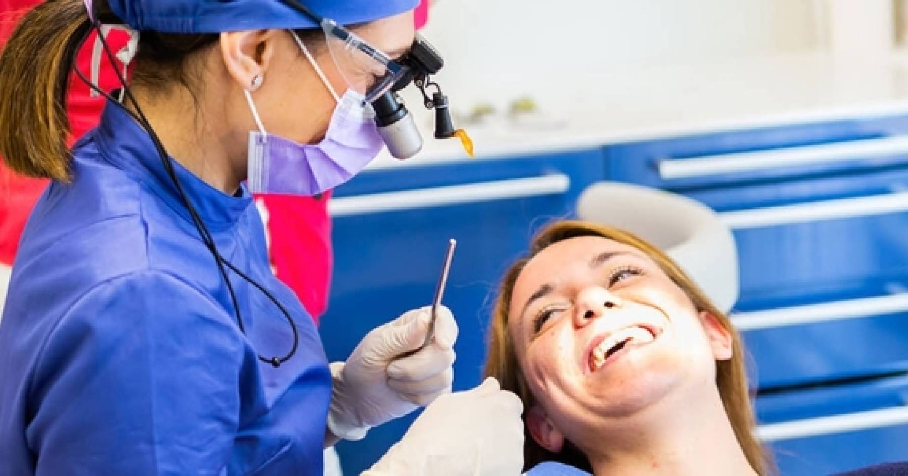 Come Mantenere un Sorriso Luminoso e Sano: Consigli Pratici per l'Igiene Orale Quotidiana